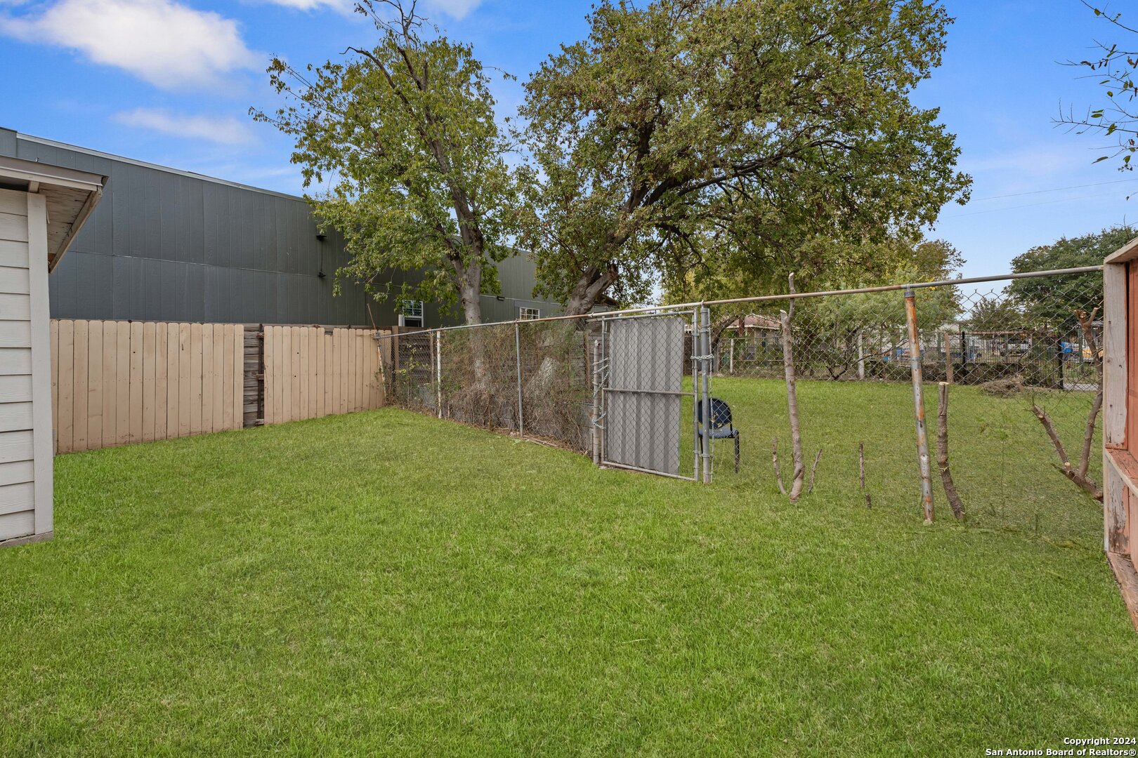 2311 EL PASO ST