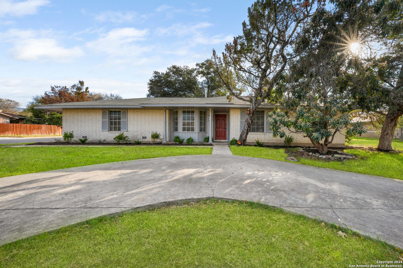 550 CRESTWAY DR