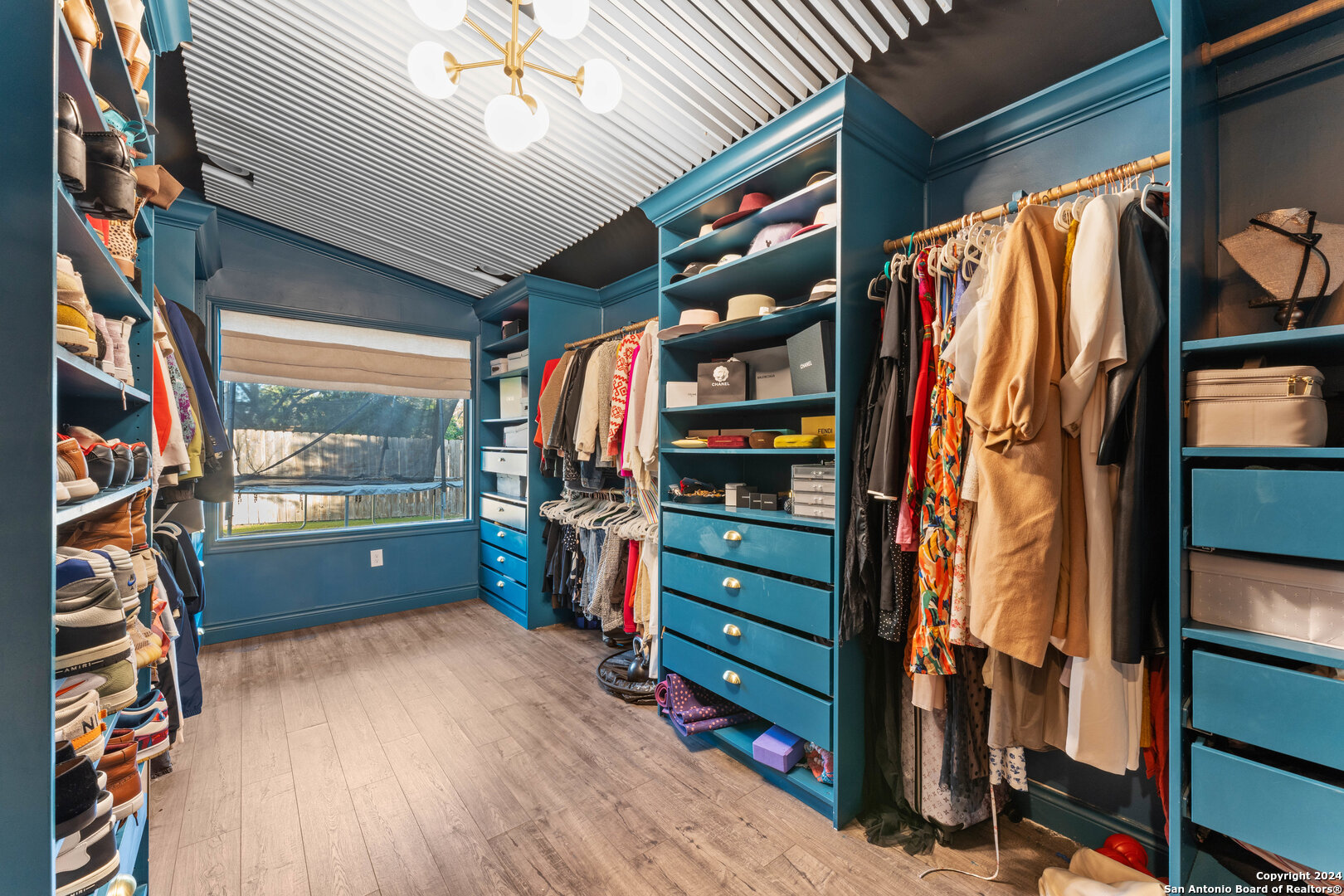 273 CAVE LN