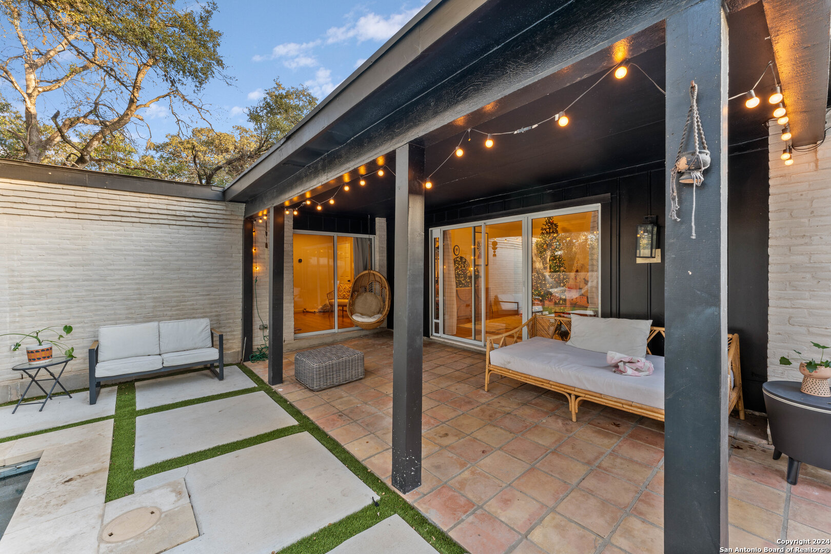273 CAVE LN