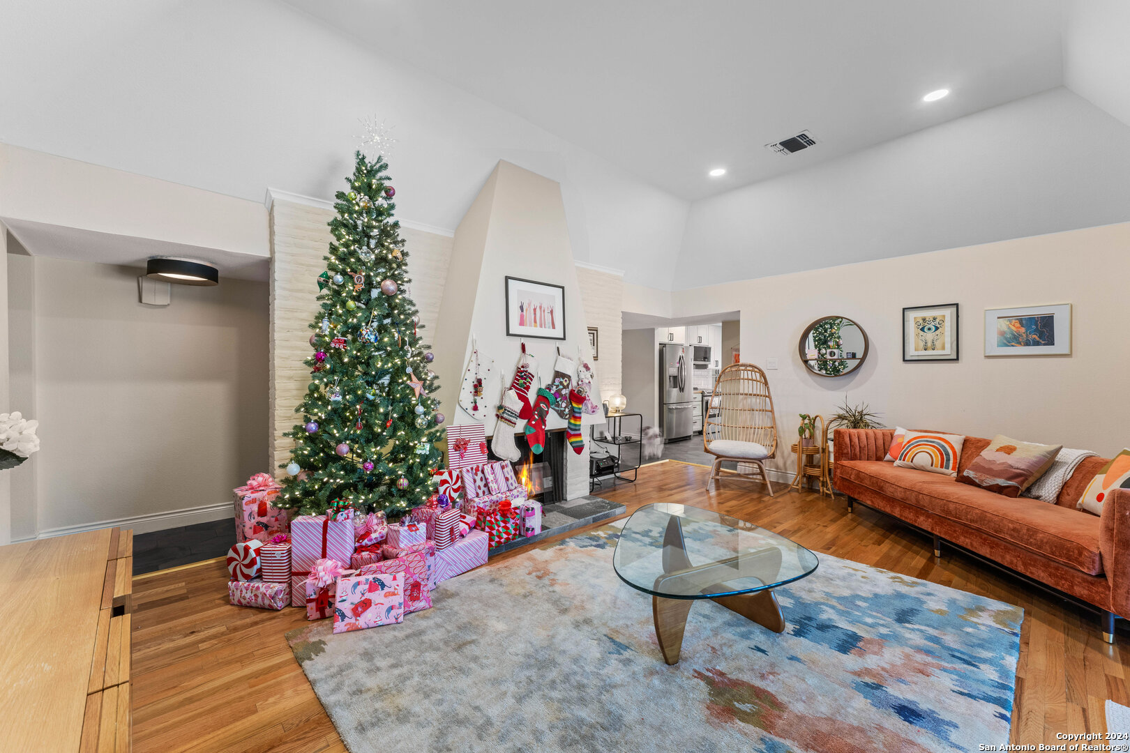 273 CAVE LN