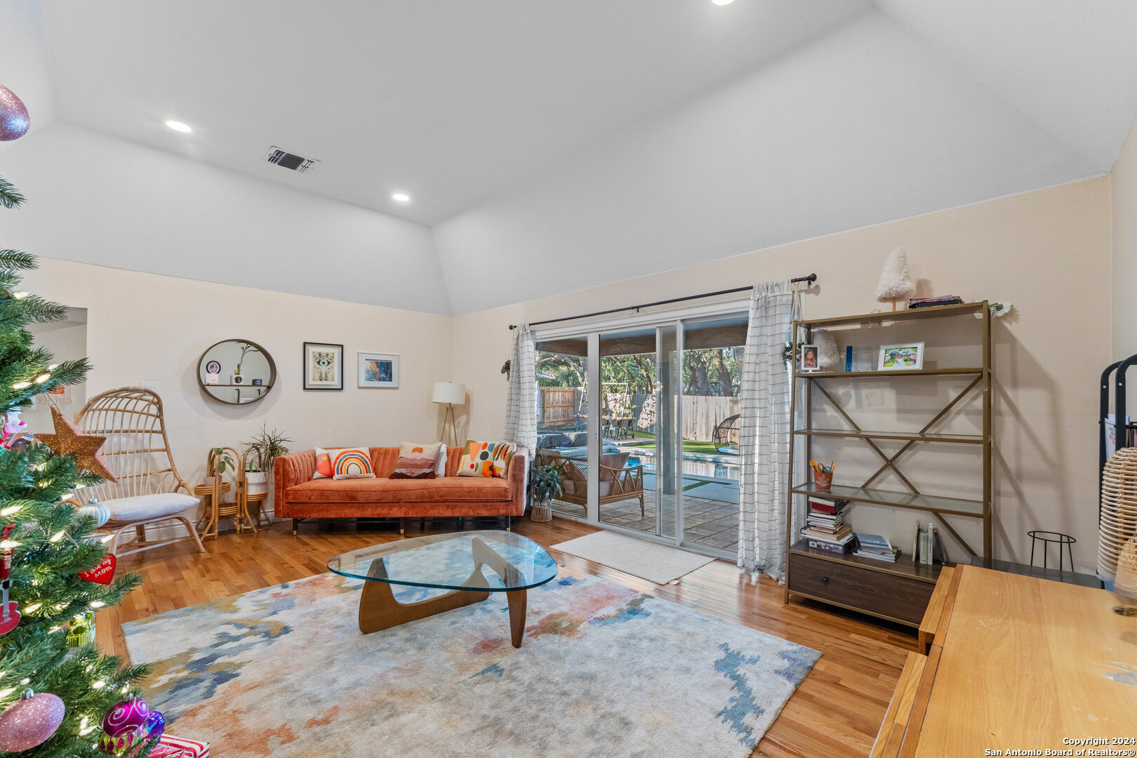 273 CAVE LN