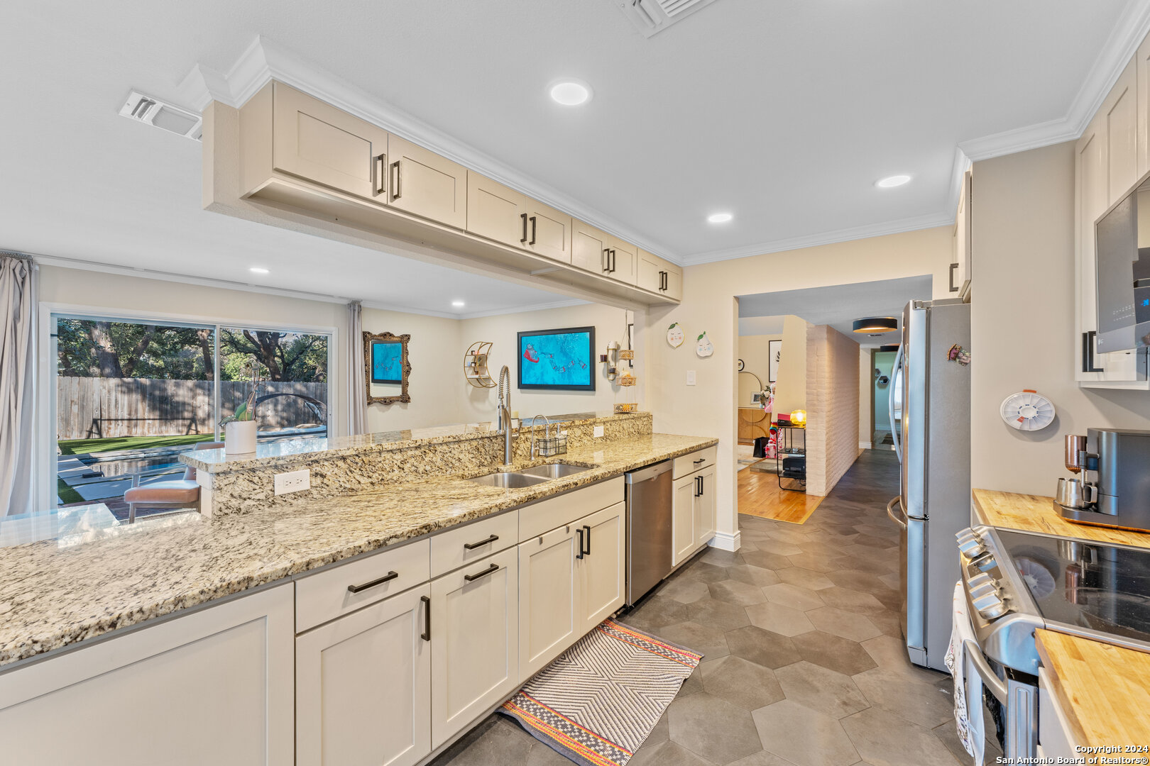 273 CAVE LN