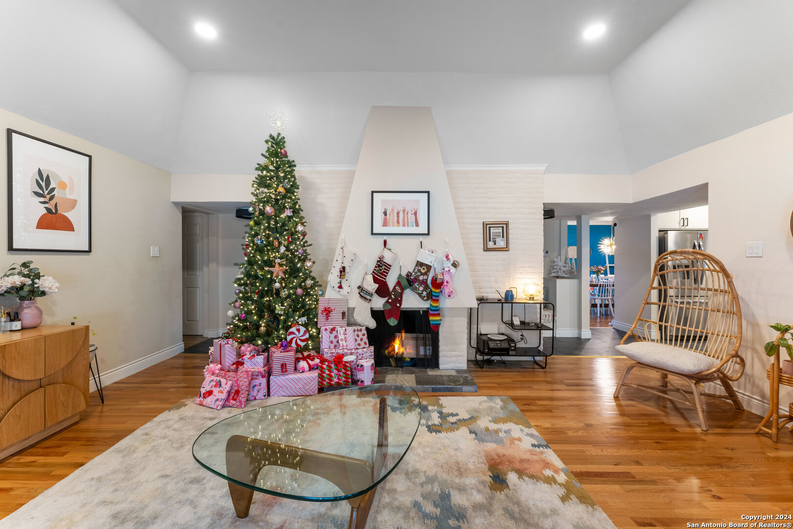 273 CAVE LN