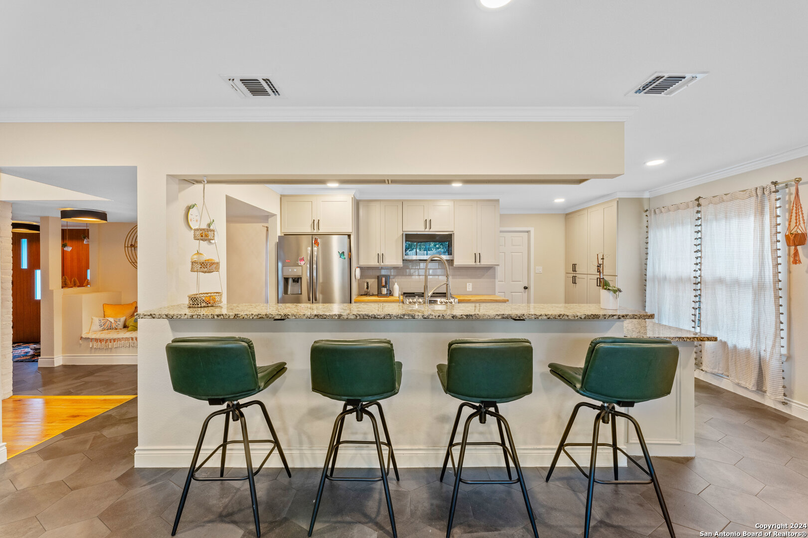 273 CAVE LN