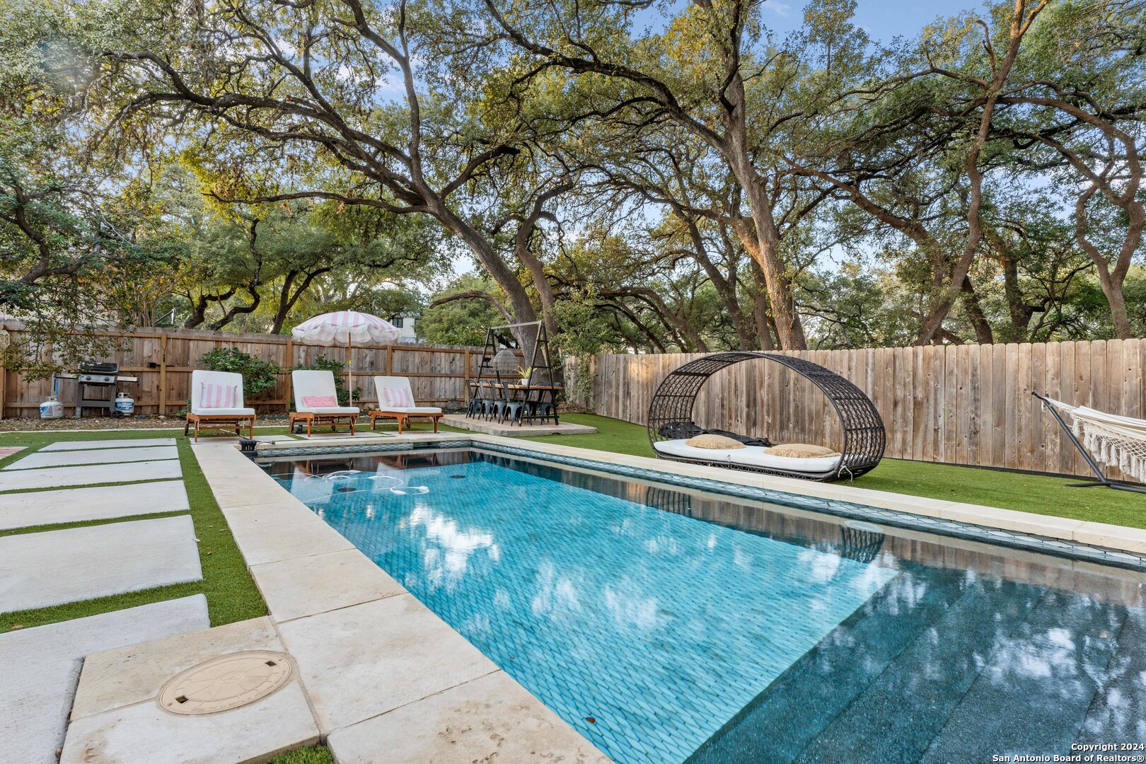 273 CAVE LN