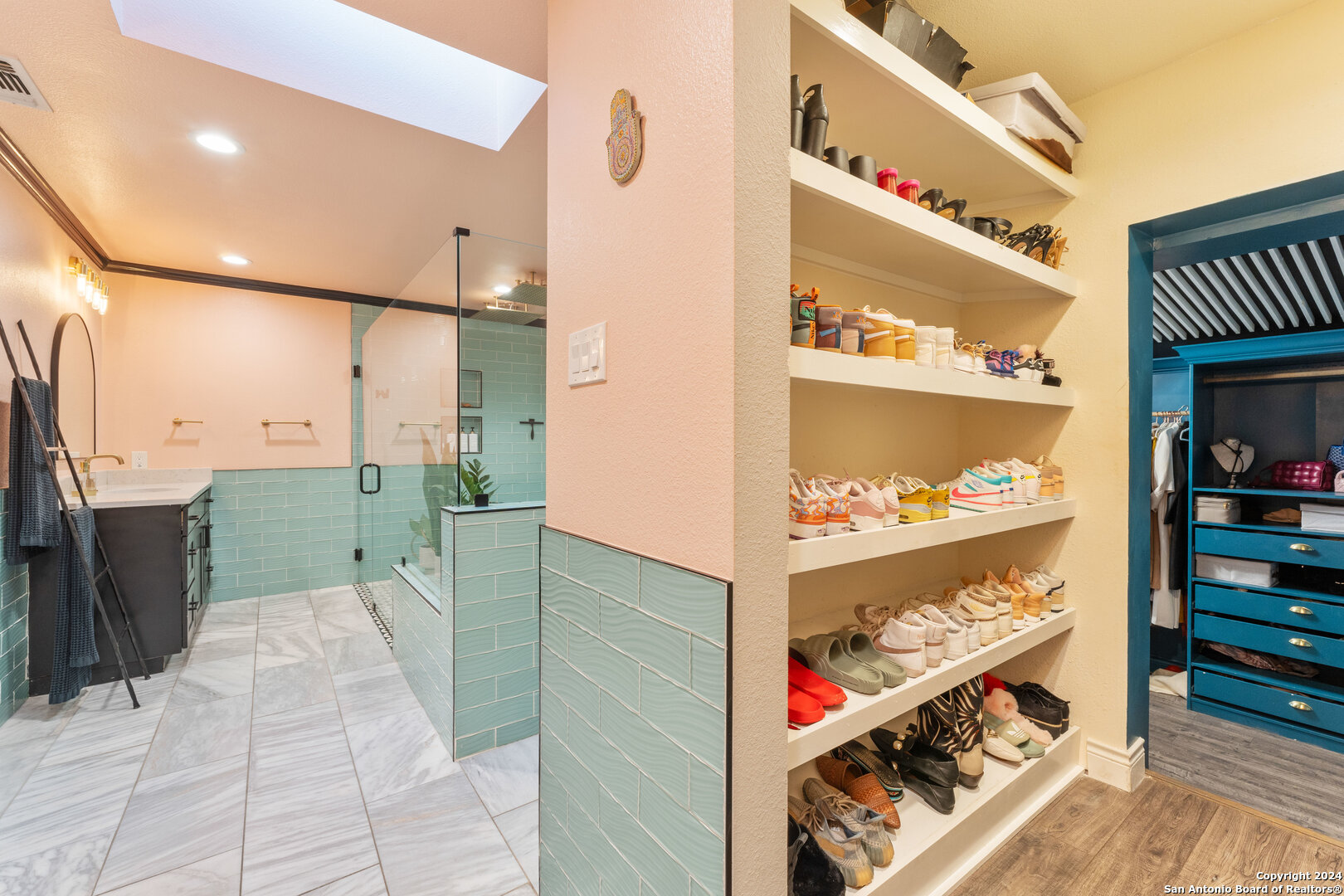 273 CAVE LN