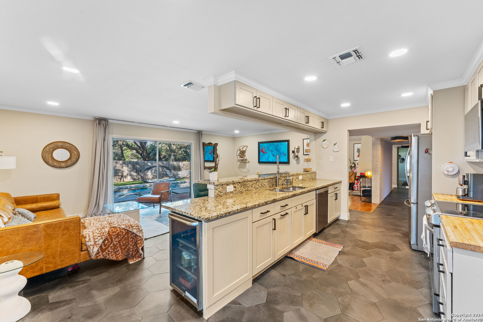 273 CAVE LN