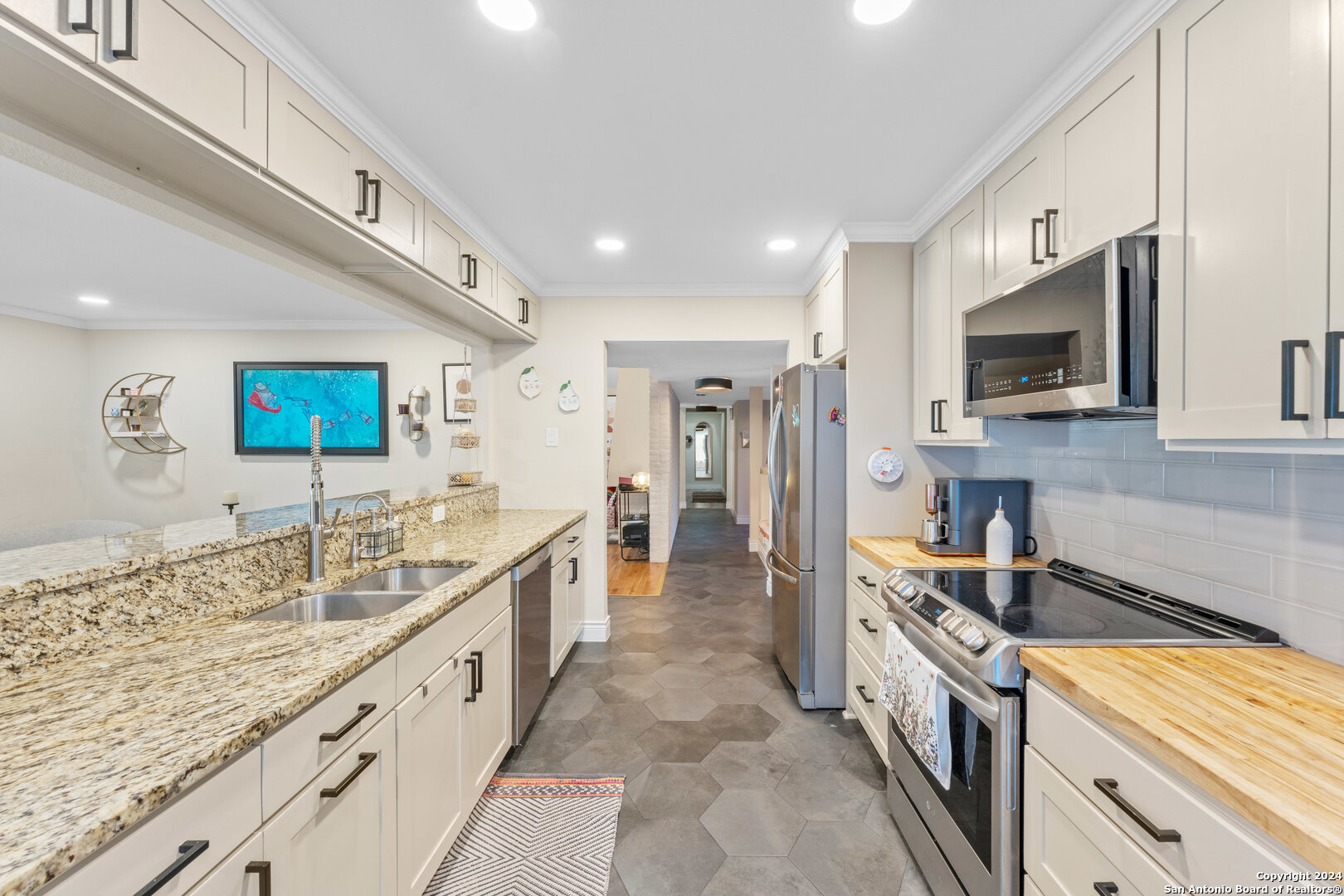 273 CAVE LN