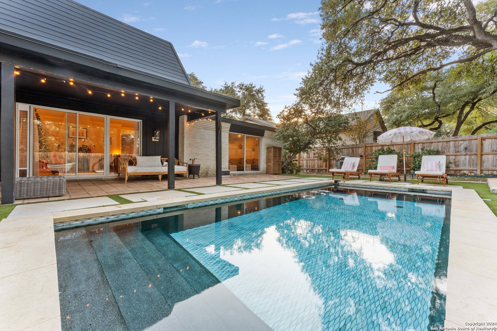 273 CAVE LN