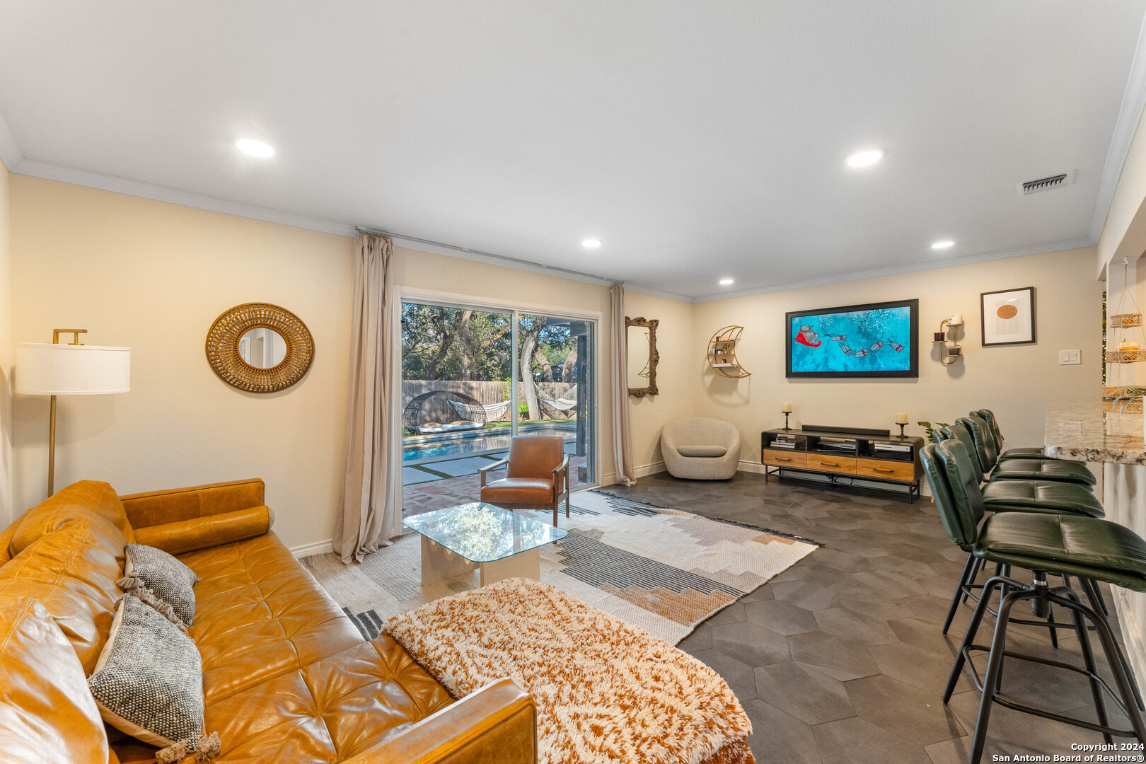 273 CAVE LN