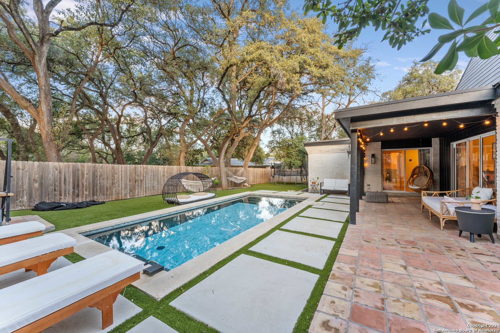273 CAVE LN