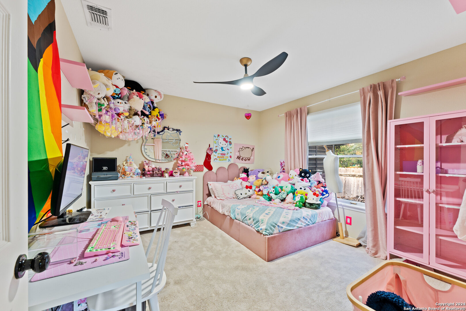 273 CAVE LN