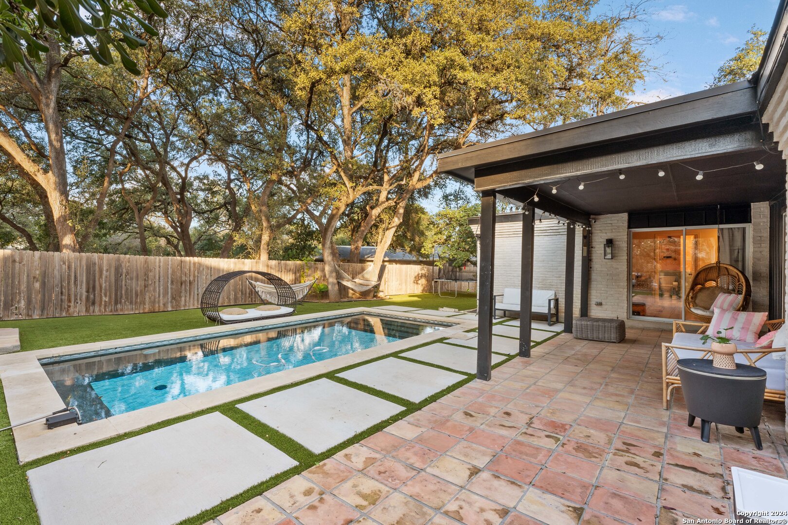 273 CAVE LN