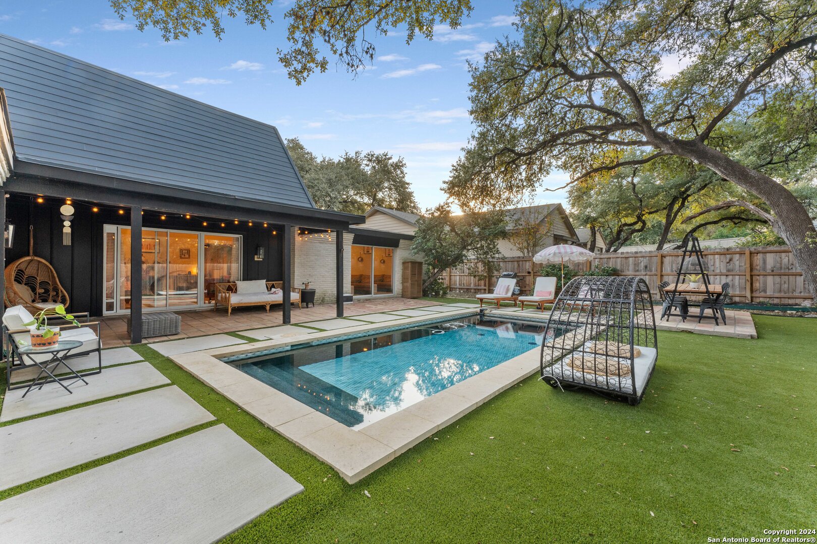 273 CAVE LN