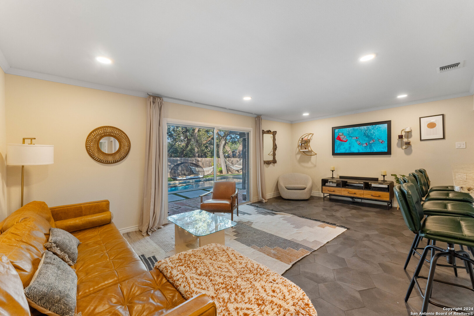 273 CAVE LN