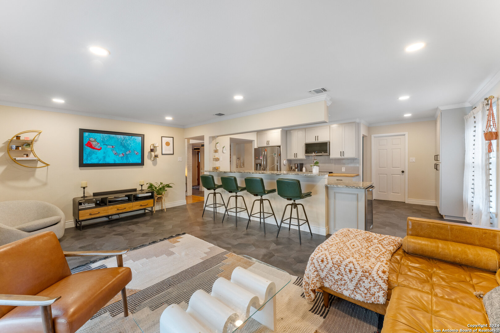 273 CAVE LN