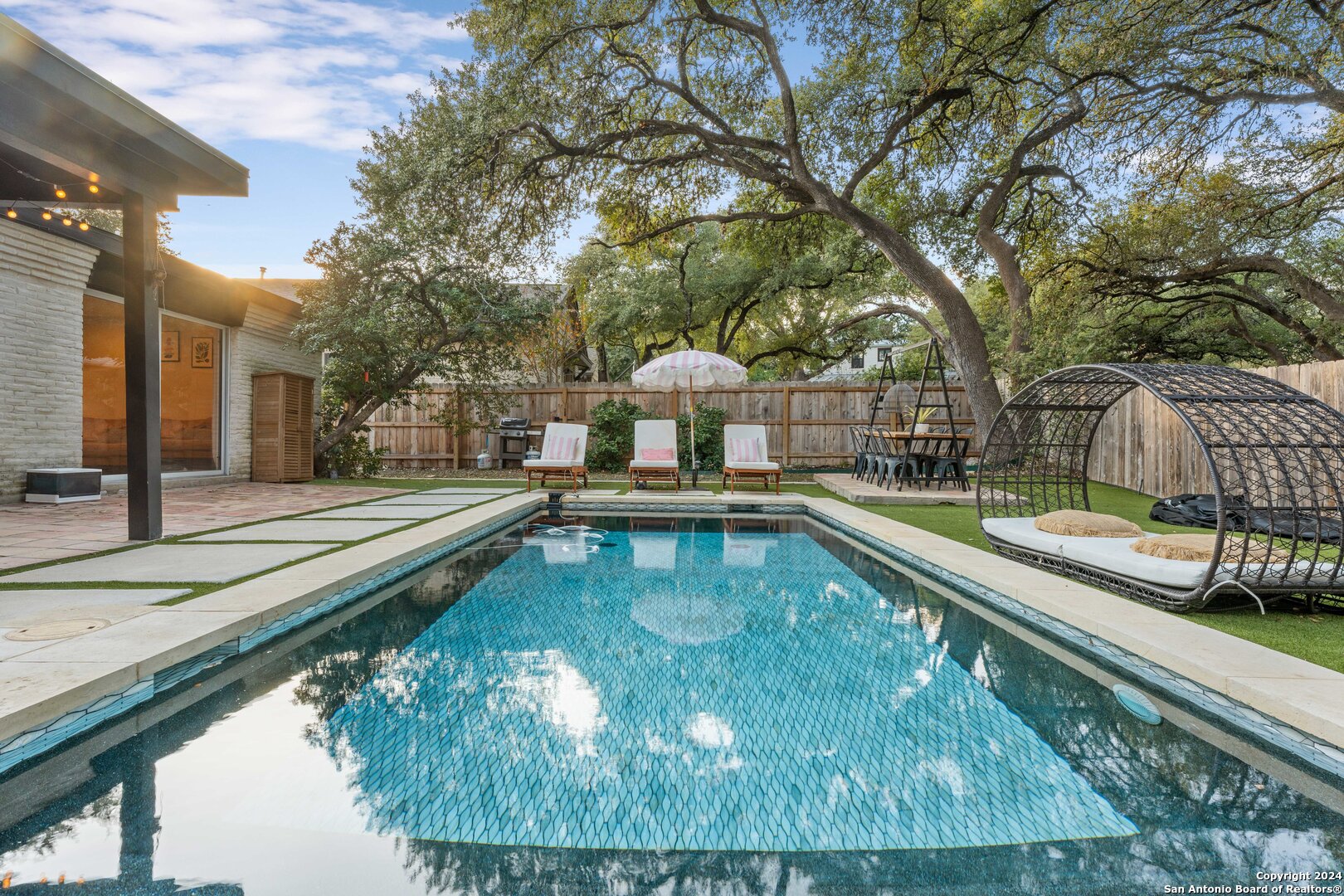 273 CAVE LN