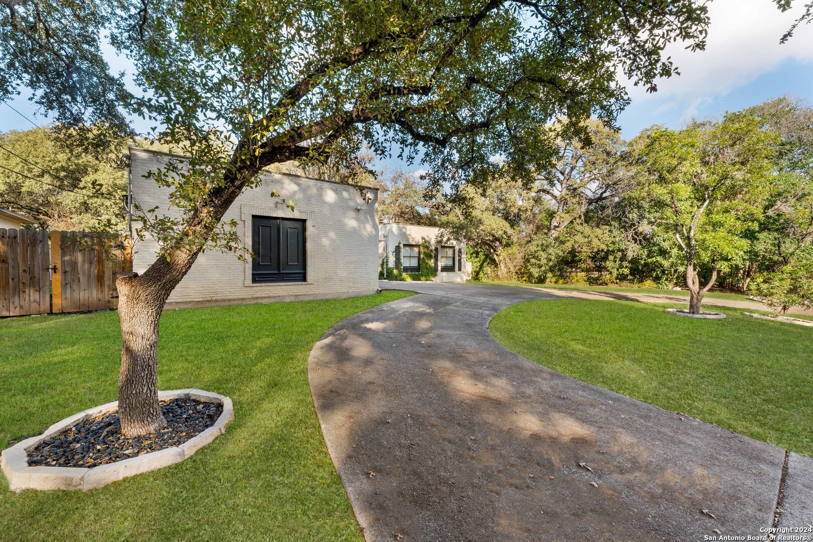 273 CAVE LN