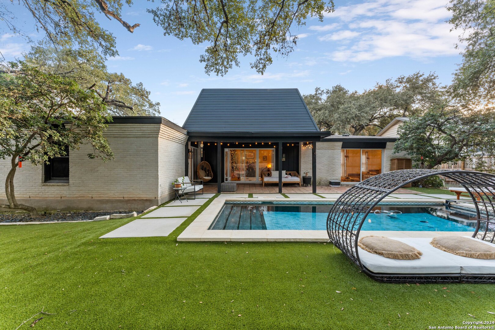 273 CAVE LN