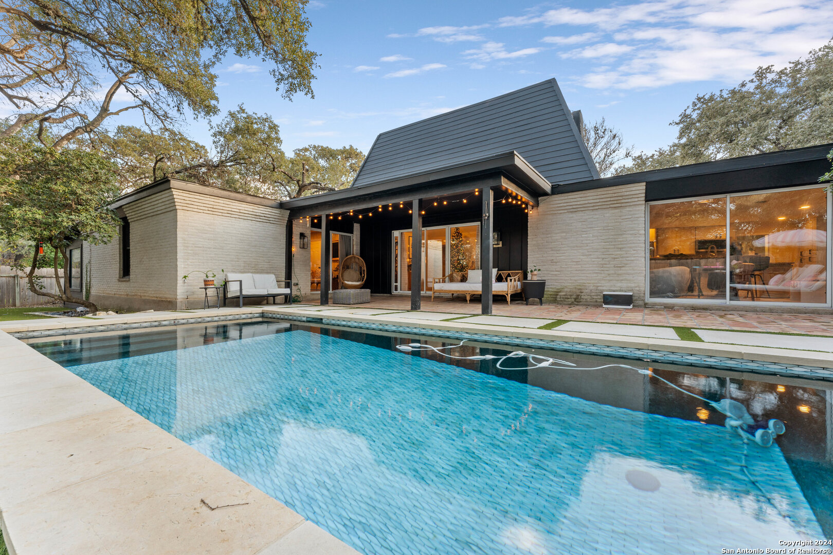 273 CAVE LN