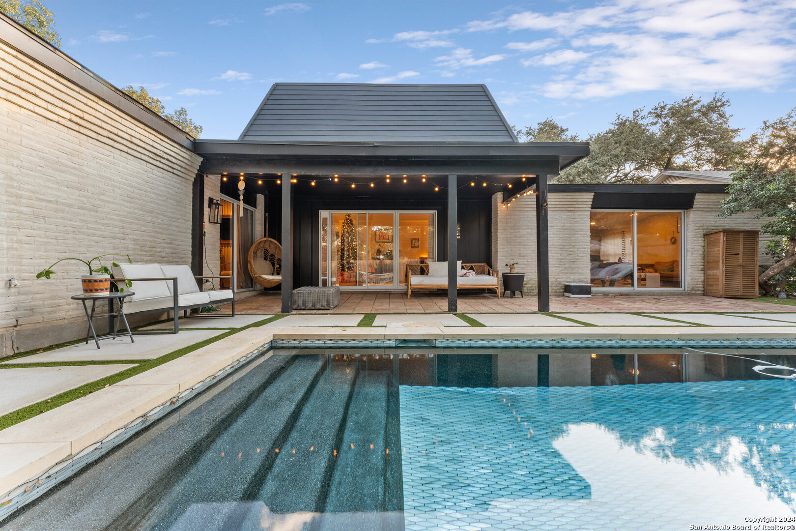 273 CAVE LN