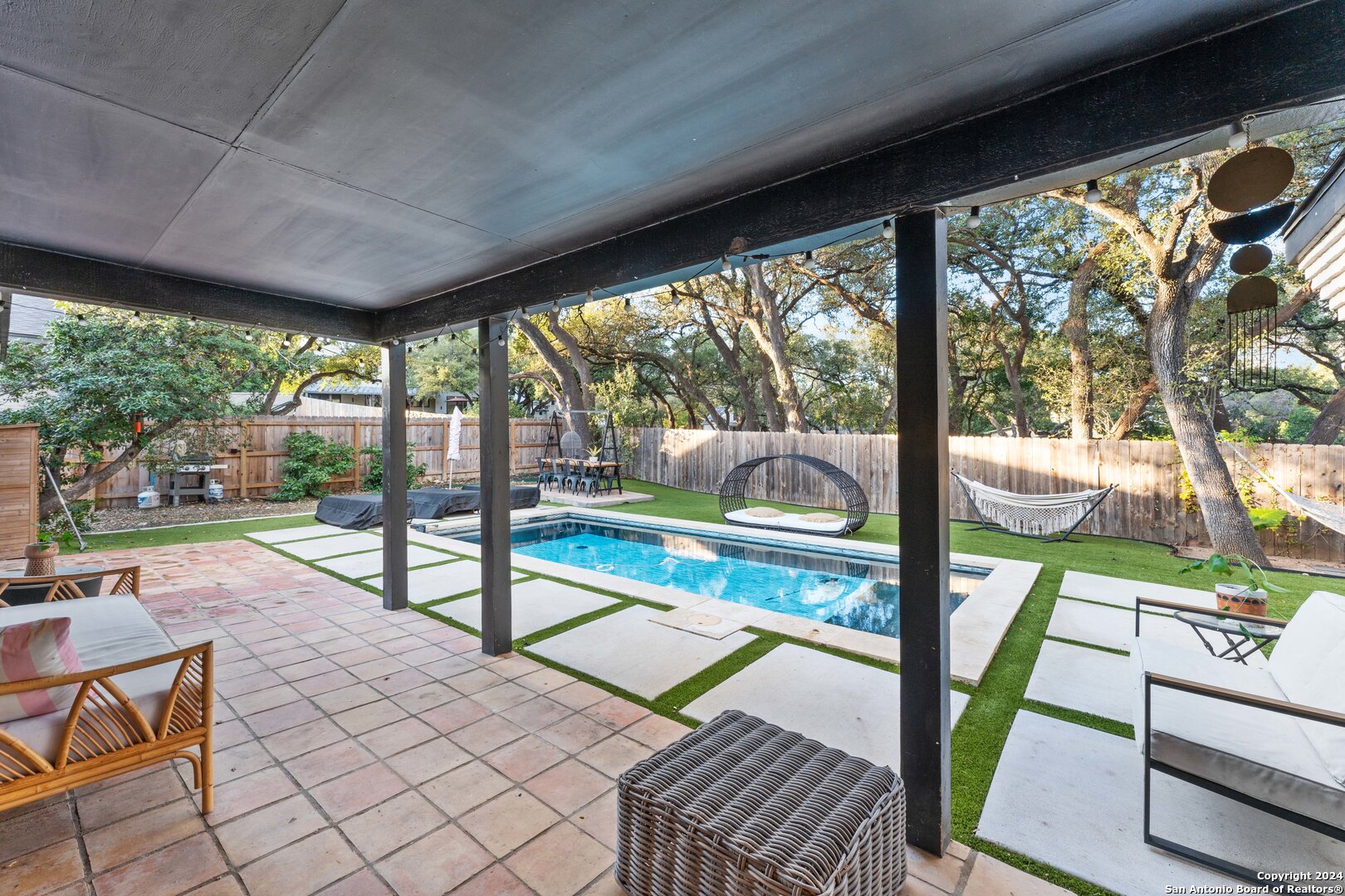 273 CAVE LN