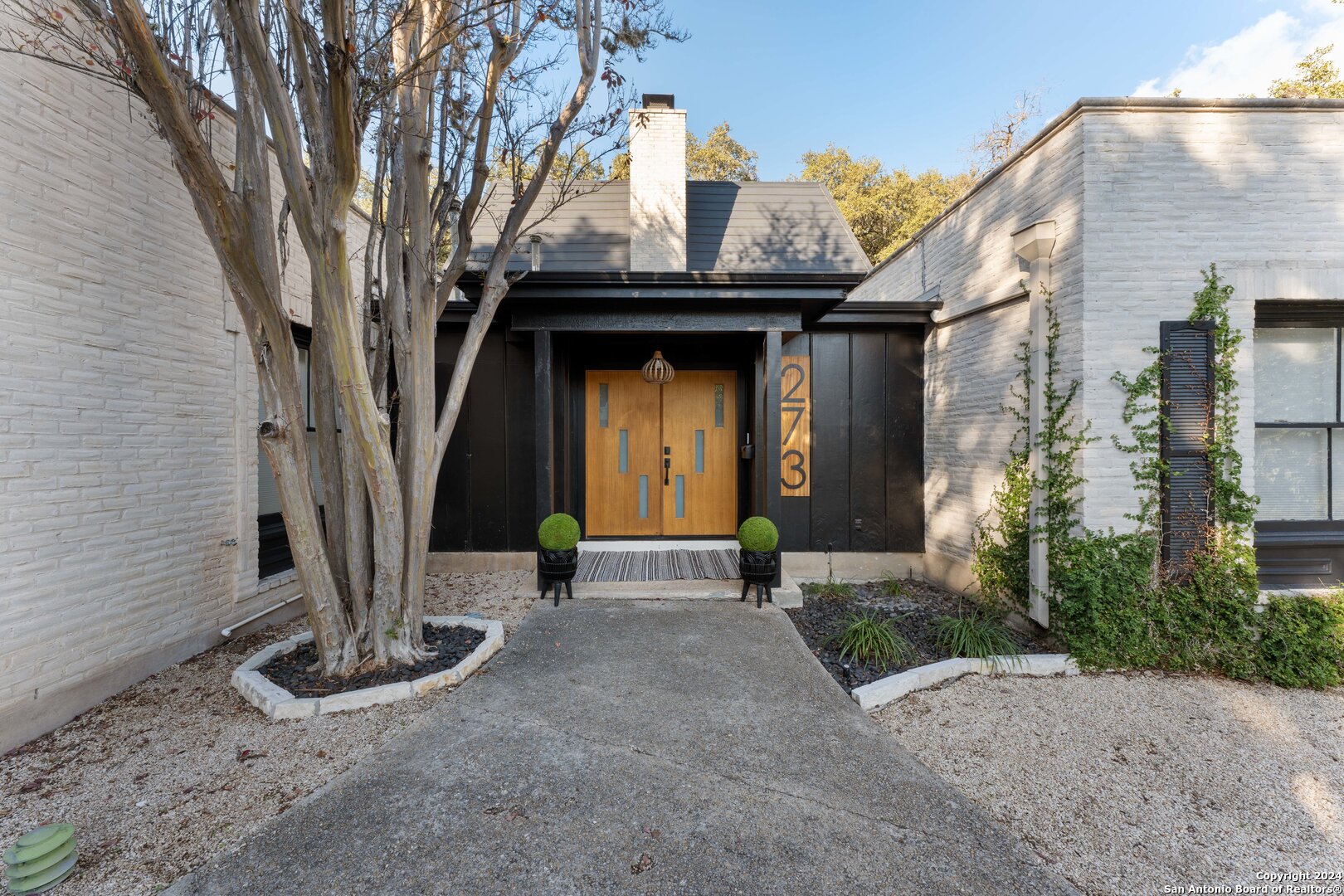 273 CAVE LN