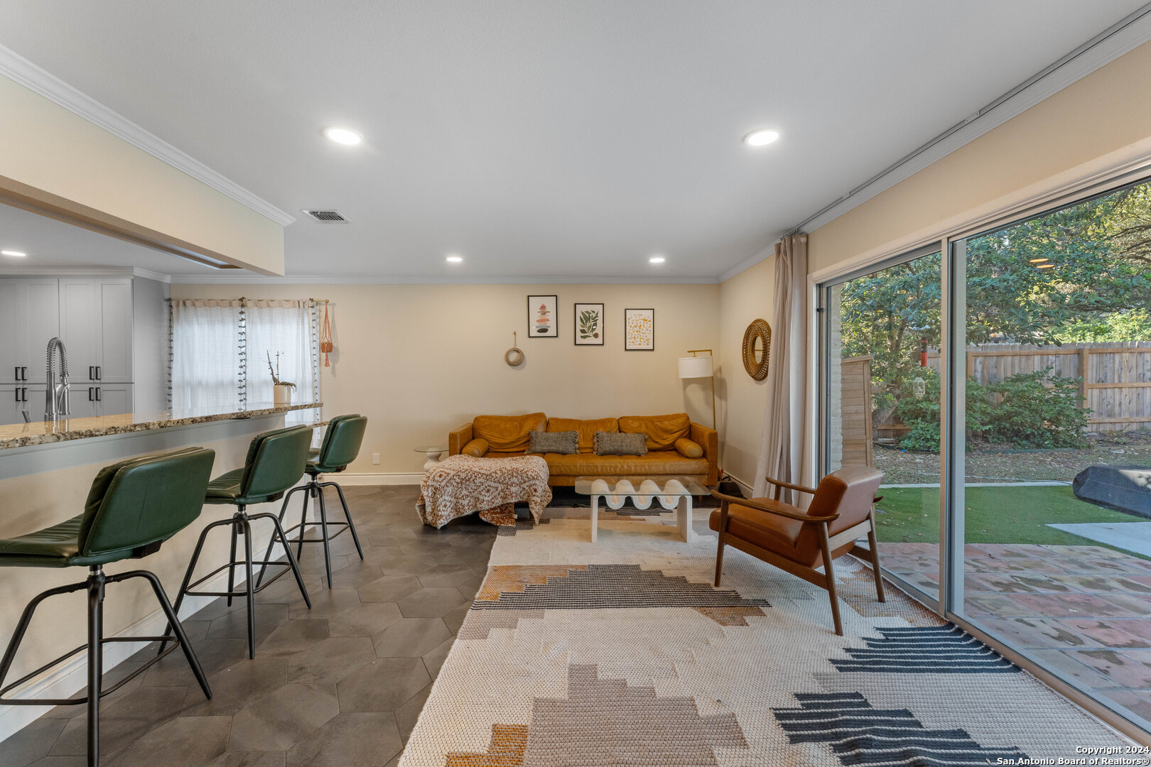 273 CAVE LN