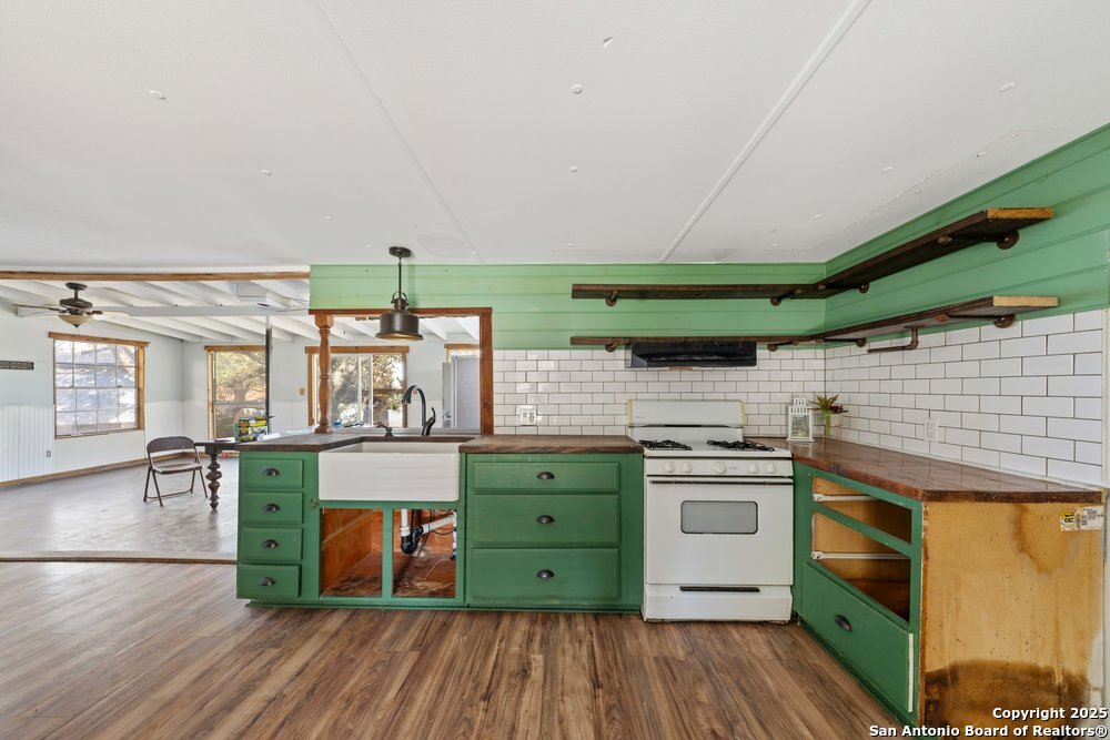 204 DREAMLAND DR