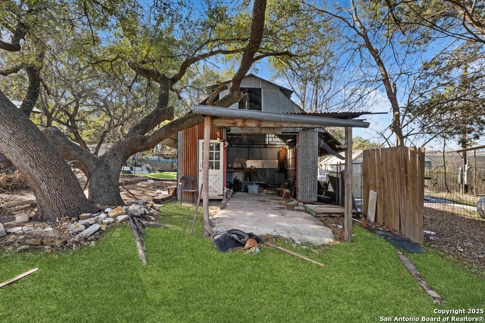 204 DREAMLAND DR