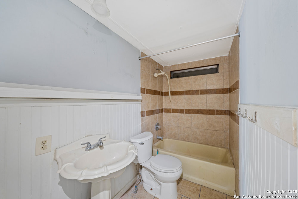 204 DREAMLAND DR