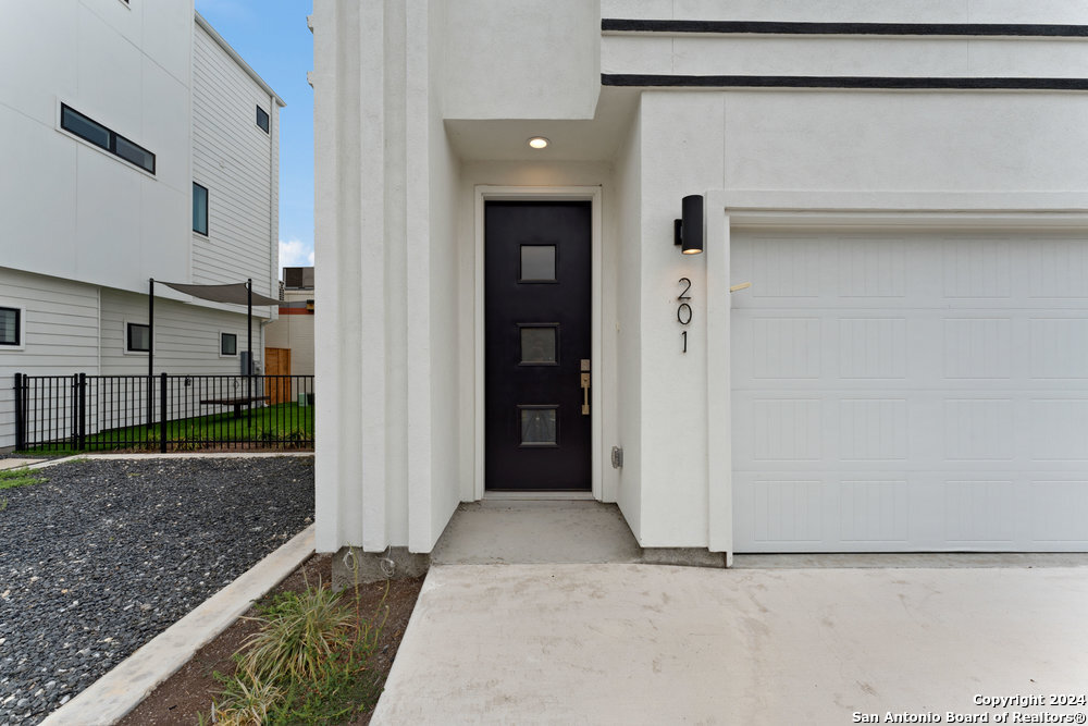 1735 W GRAMERCY PL #201