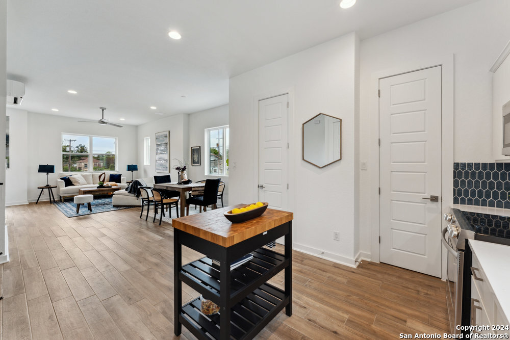 1735 W GRAMERCY PL #201