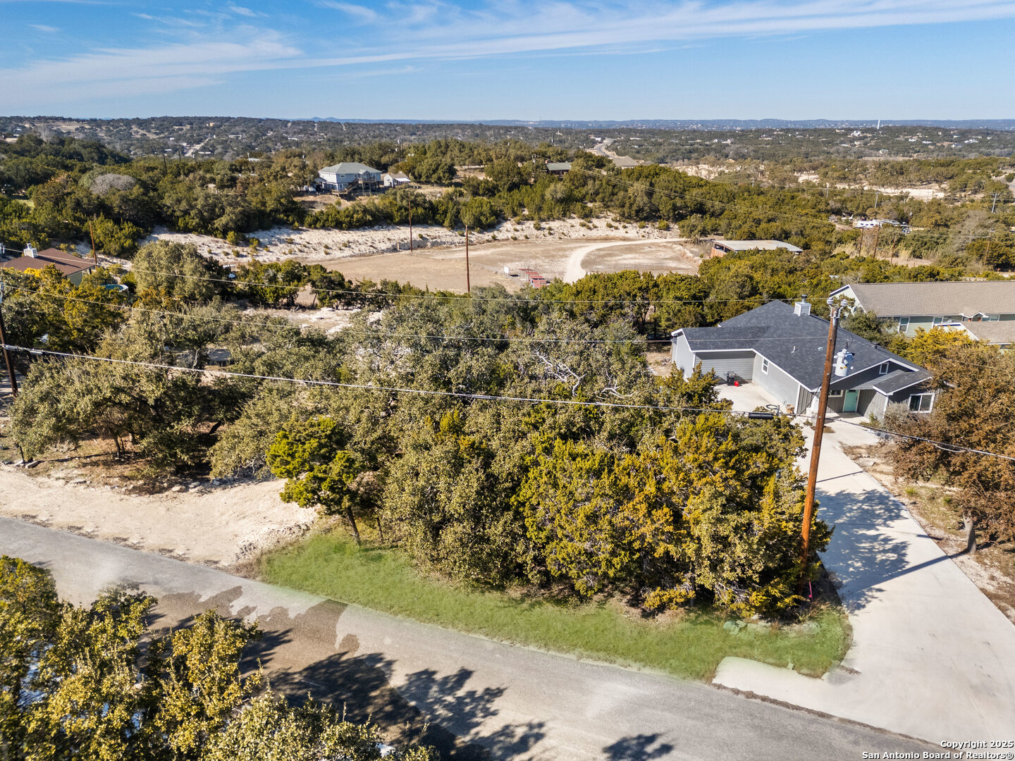 821 SCENIC HILLS DR