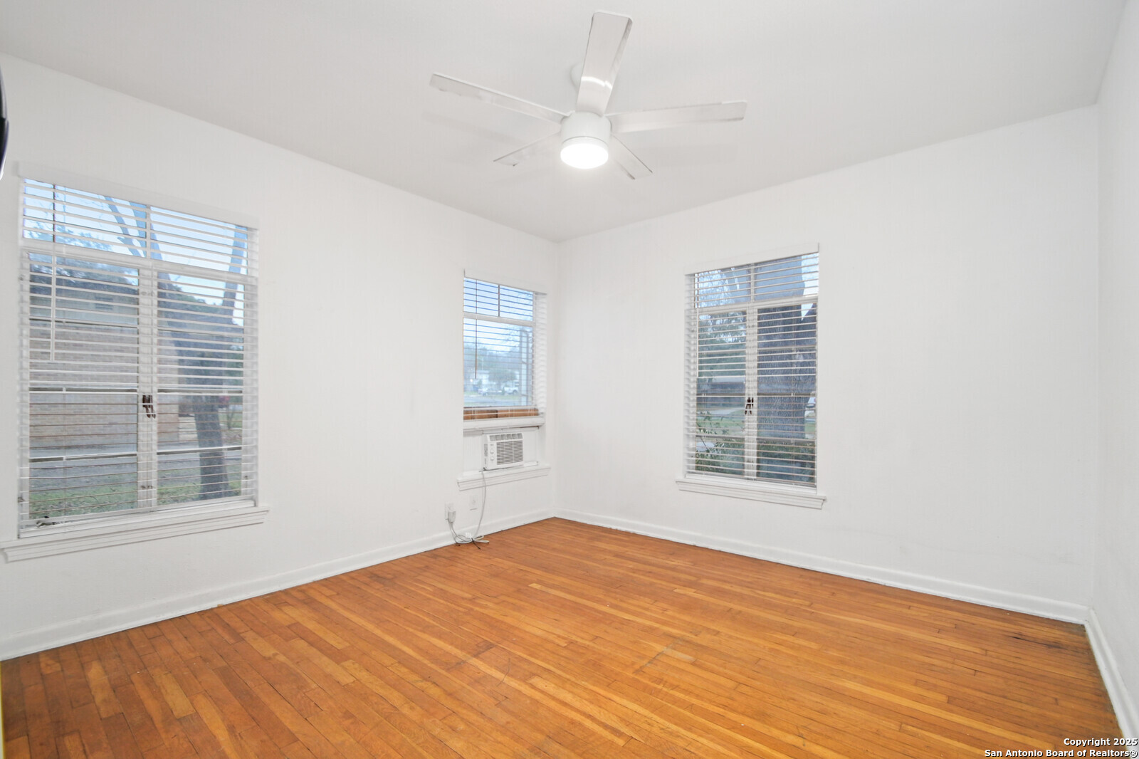 327 ALTGELT AVE