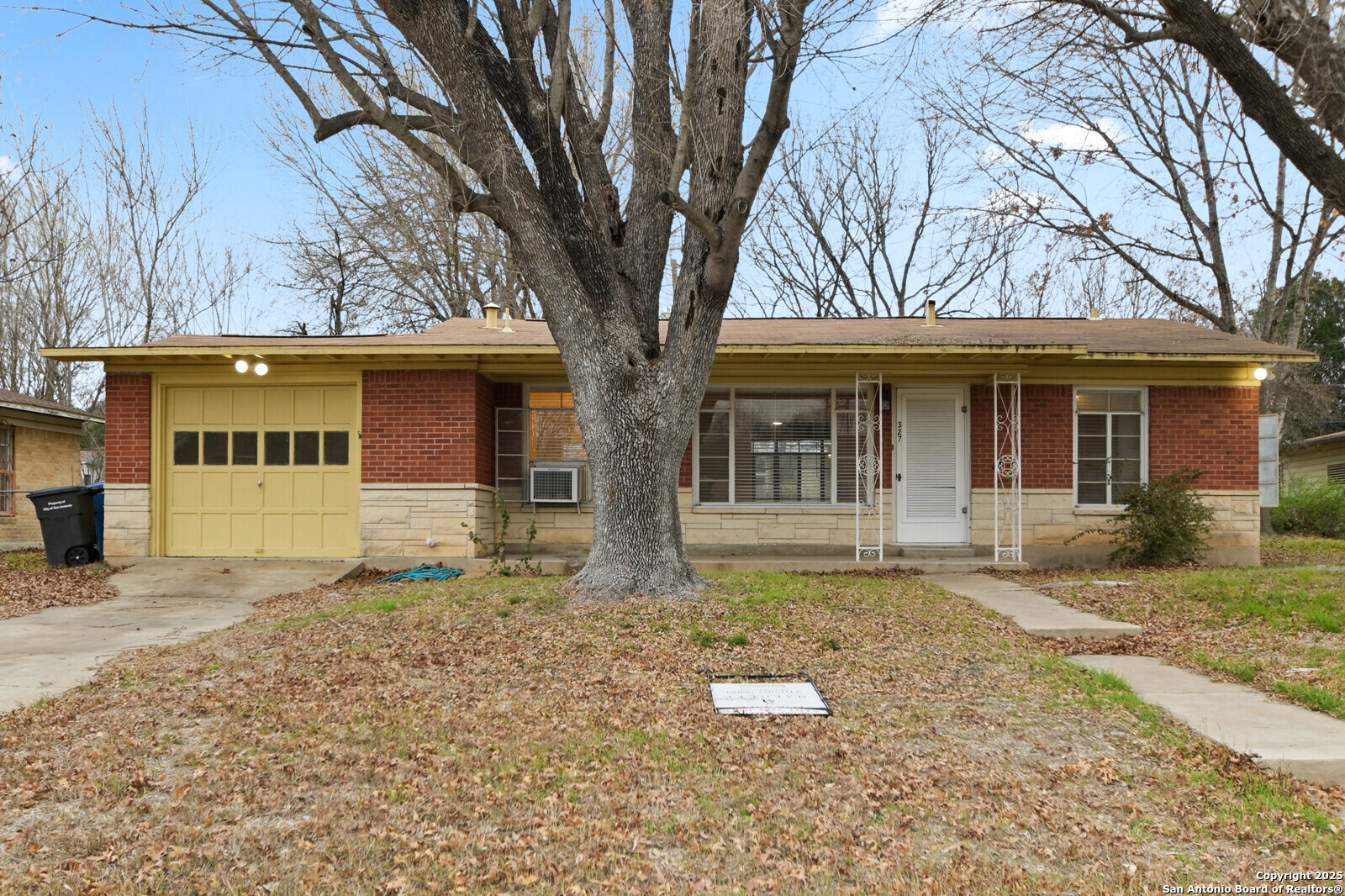 327 ALTGELT AVE