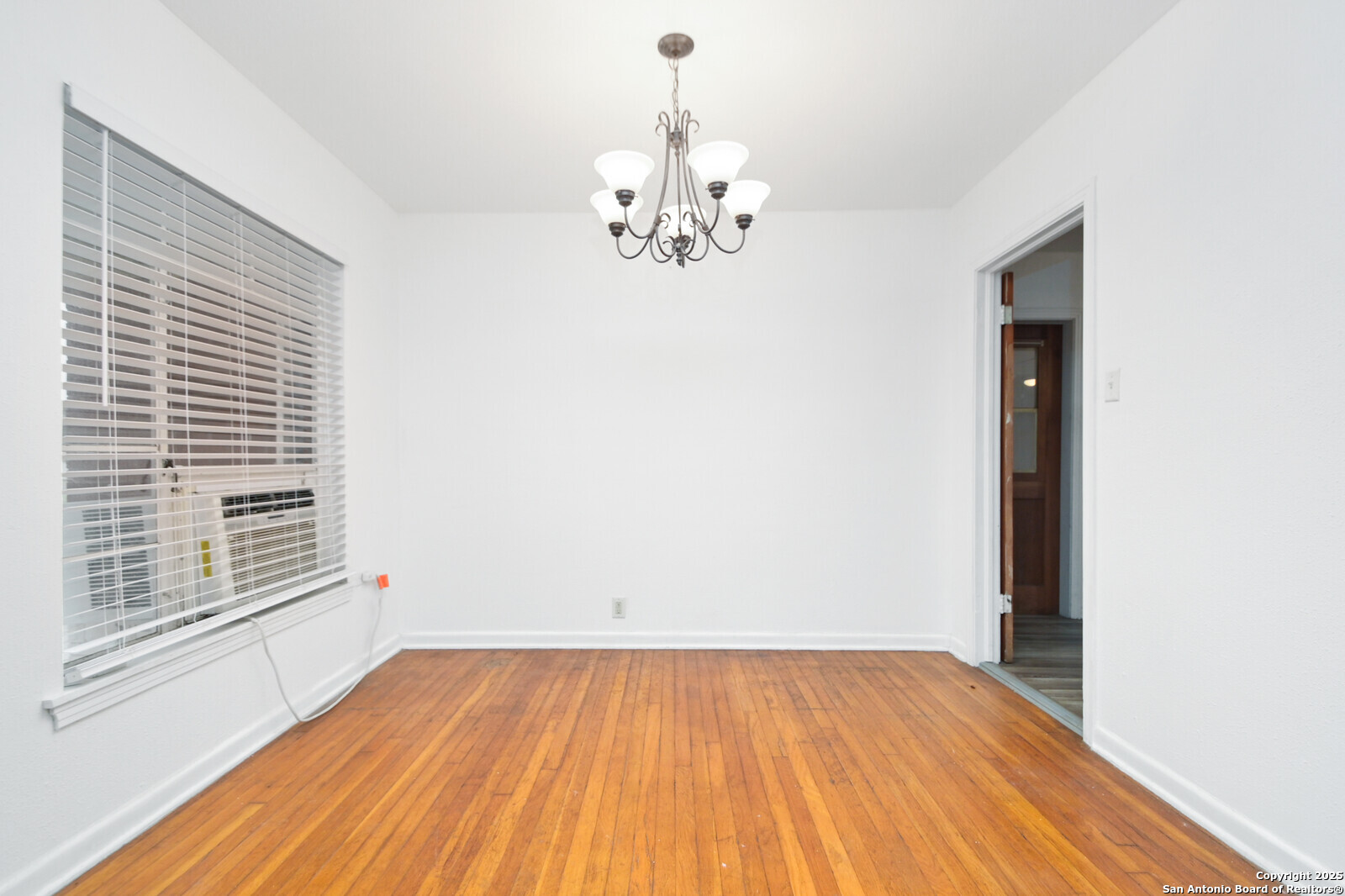 327 ALTGELT AVE