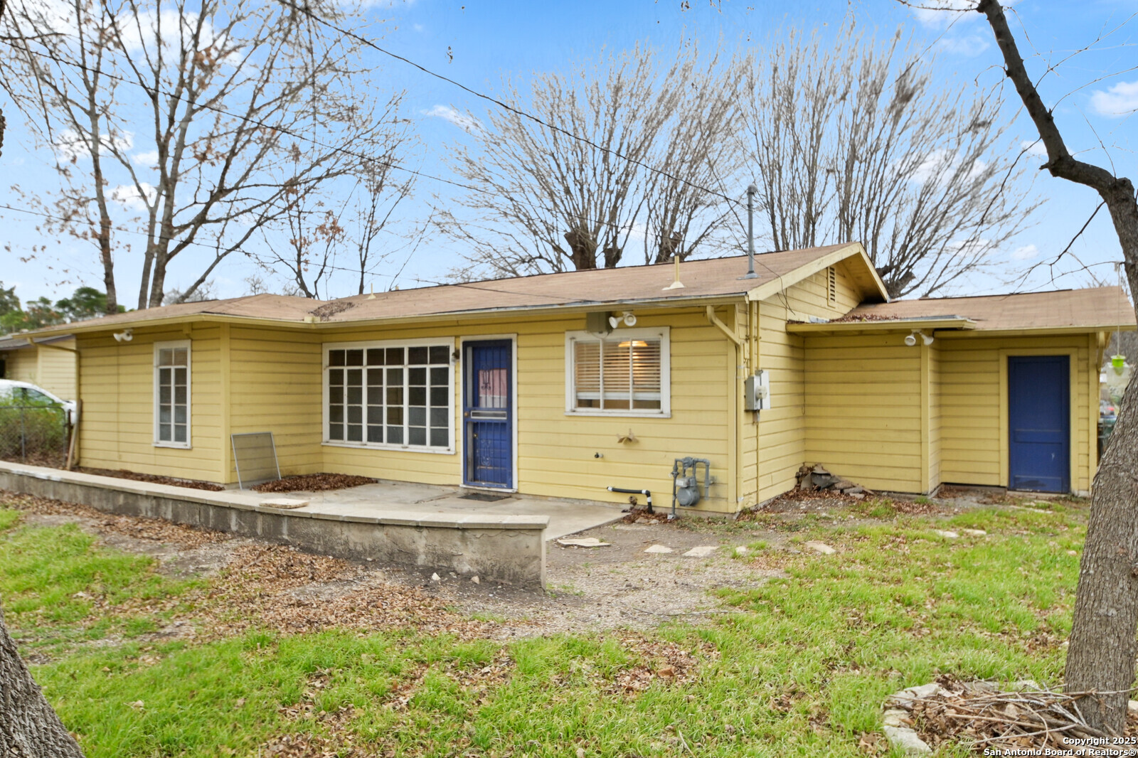 327 ALTGELT AVE