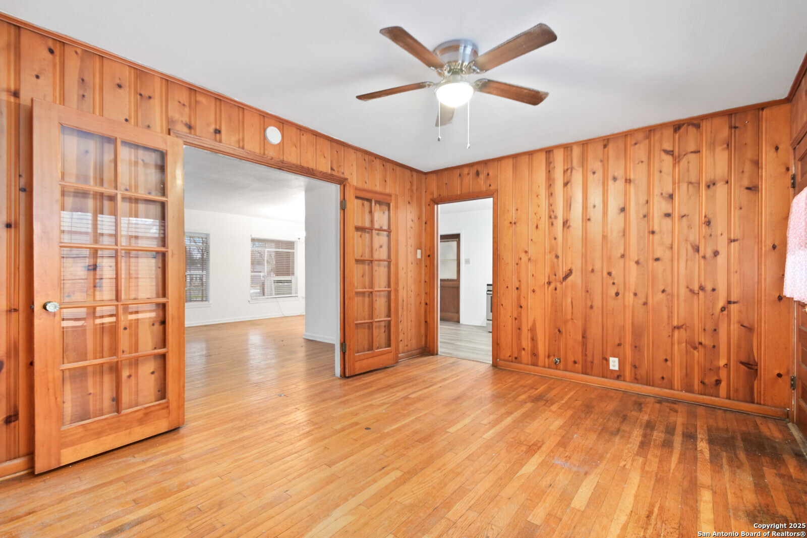 327 ALTGELT AVE