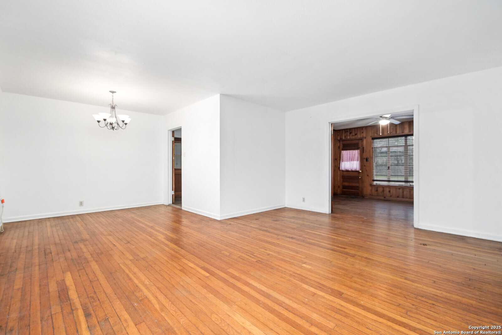 327 ALTGELT AVE