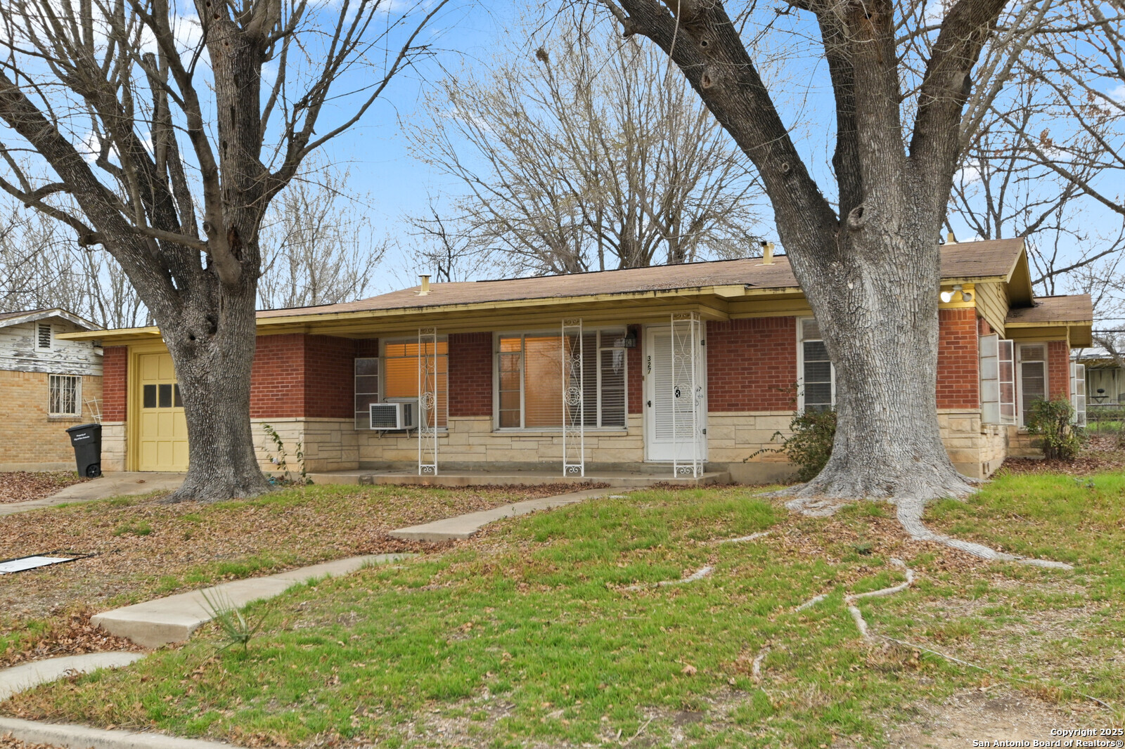 327 ALTGELT AVE