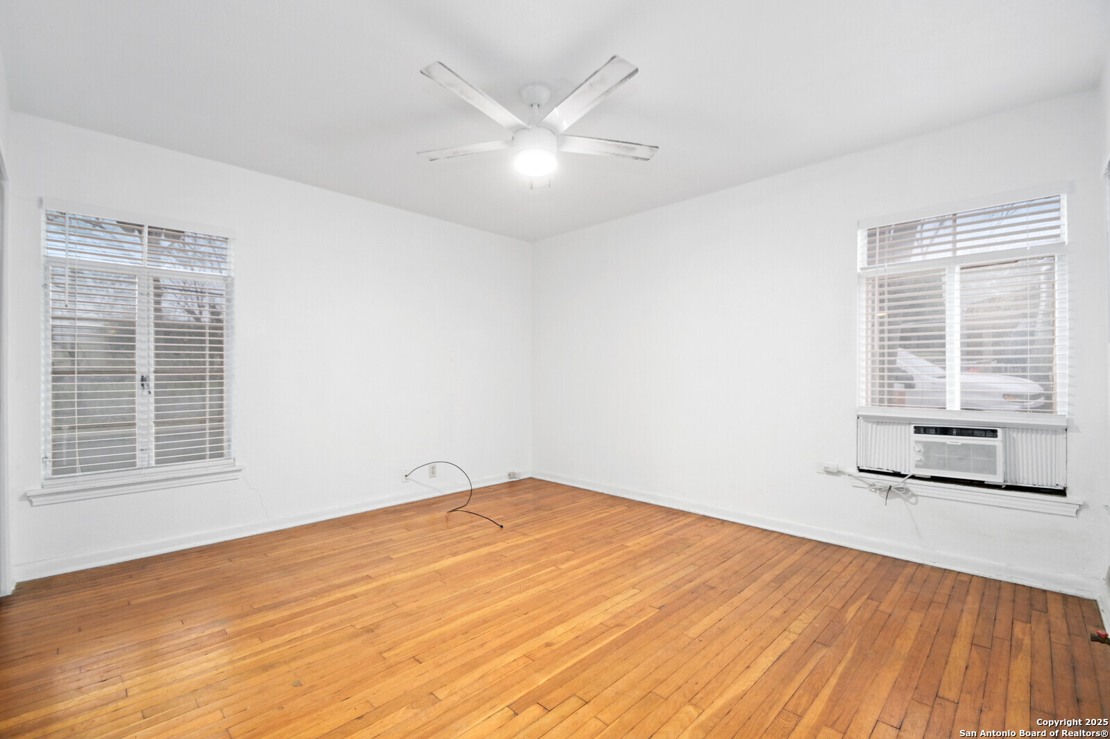 327 ALTGELT AVE