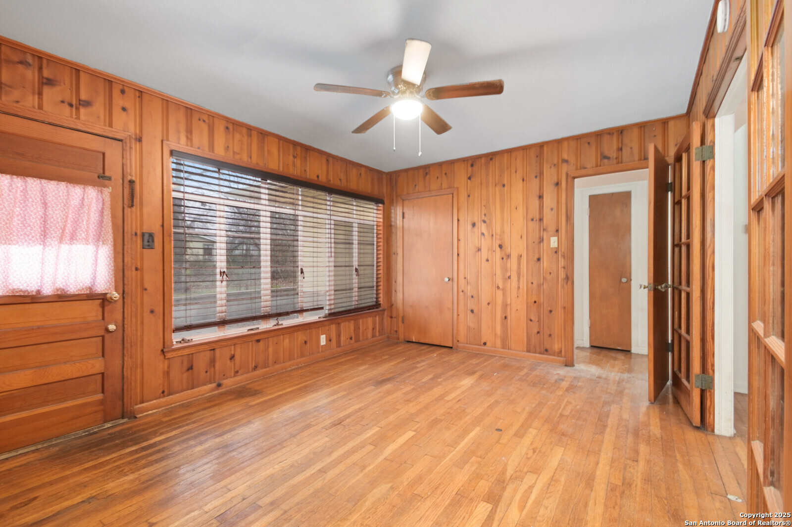 327 ALTGELT AVE