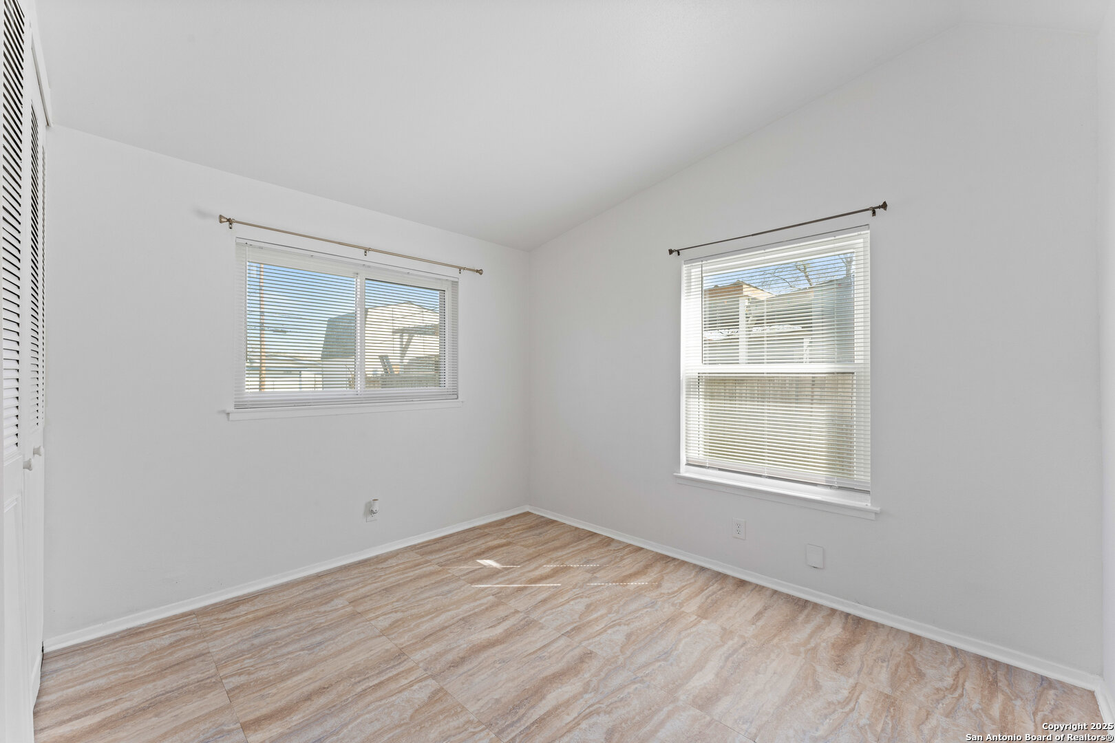 6123 Cedar Valley Dr