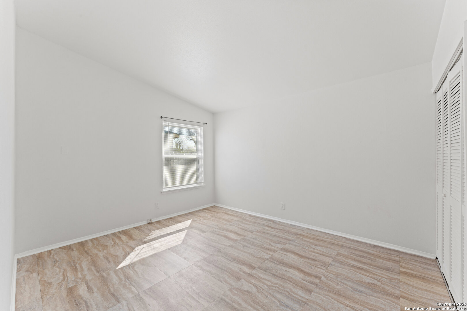 6123 Cedar Valley Dr