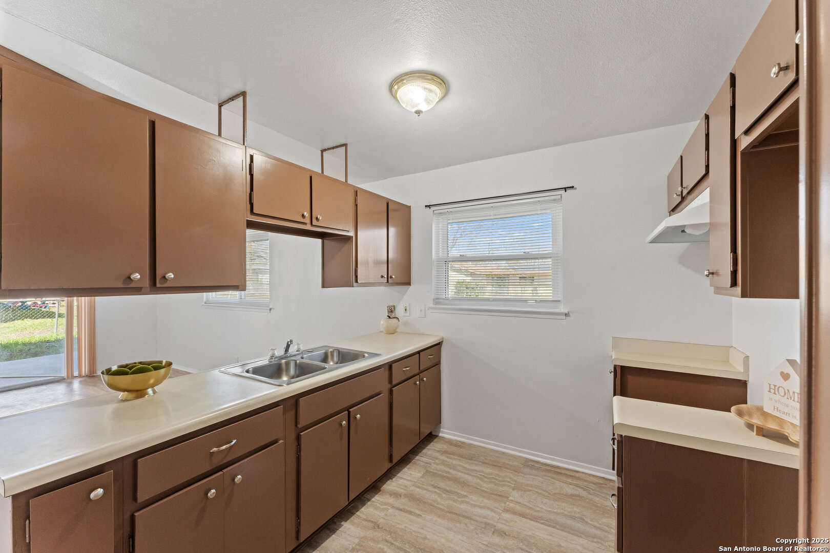 6123 Cedar Valley Dr