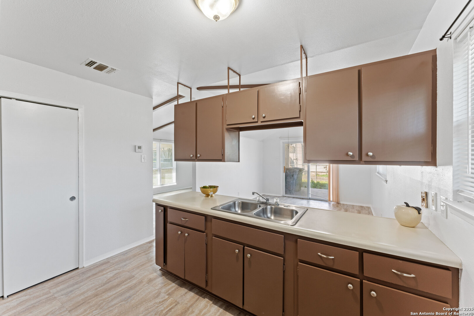 6123 Cedar Valley Dr