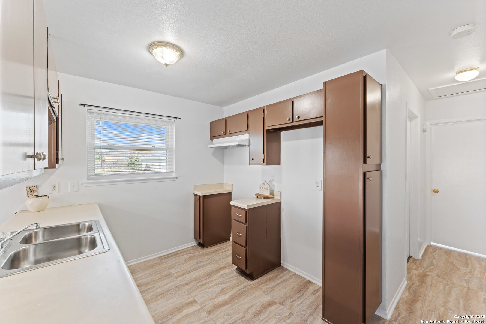 6123 Cedar Valley Dr