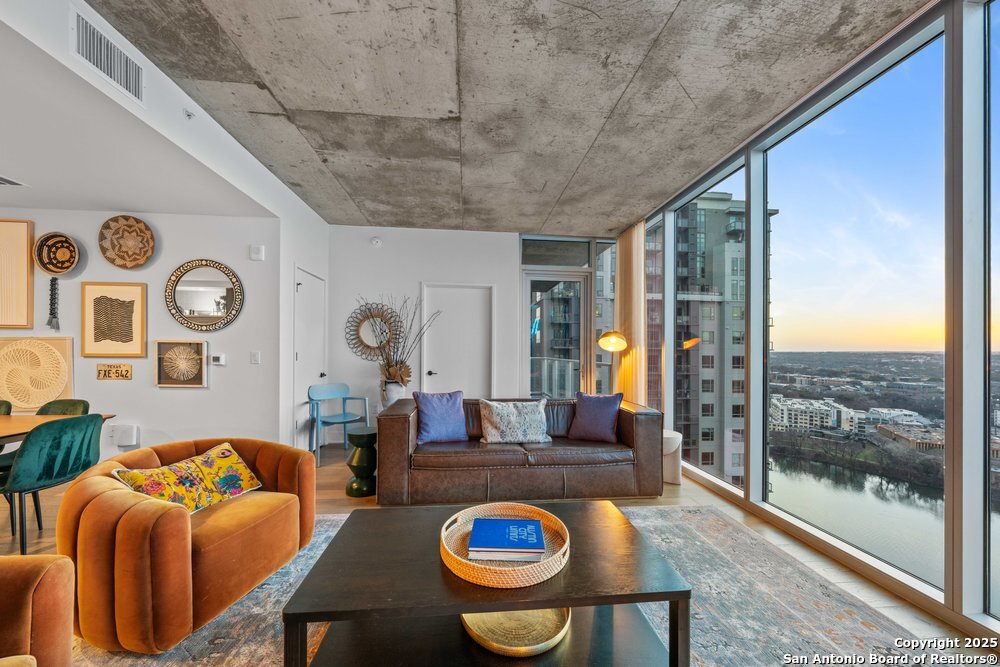 48 East Ave 2610